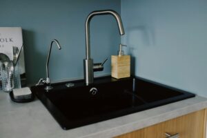 Kitchen Sink Stopper Not Holding Water: Causes & Fixes